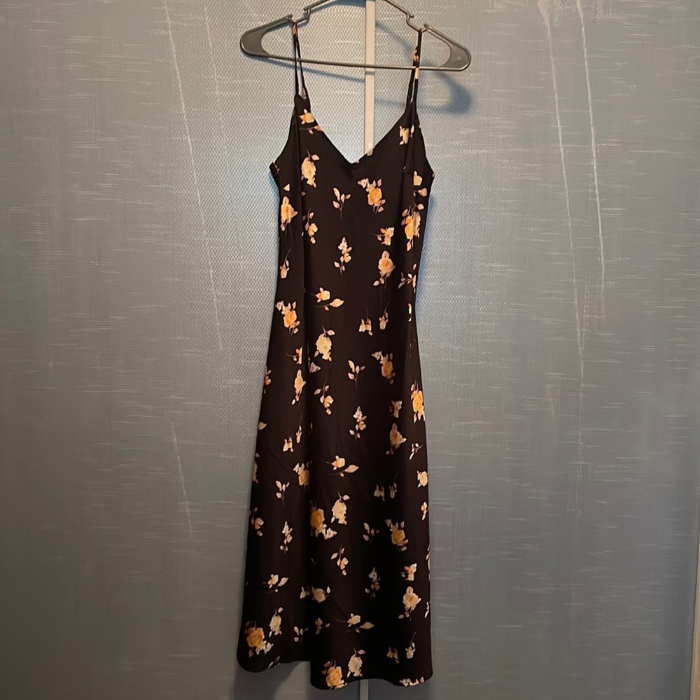 Satin floral black midi womens dress from Forever 21 in size medium